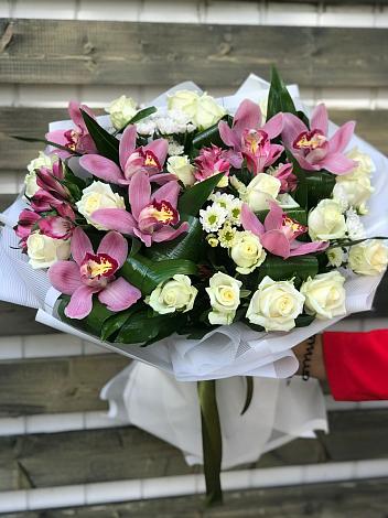Букет цветов из: Розы и Хризантемы в Онеге