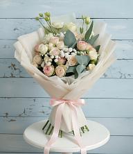 Букет цветов из:  Розы и Лизиантусы в Онеге