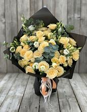 Букет цветов из:  Розы и Лизиантусы в Онеге
