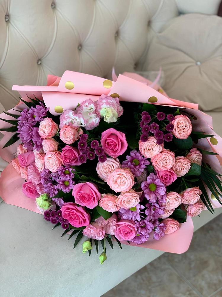 Букет цветов из: Хризантемы, Розы и Лизиантусы в Онеге