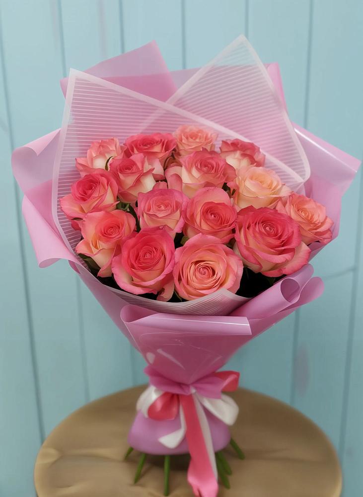 Букет 15 Розовых роз Равель в Онеге
