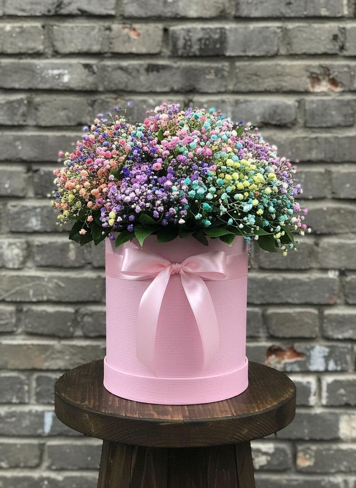 Цветочная композиция из Гипсофила и Розы в шляпной коробке в Онеге