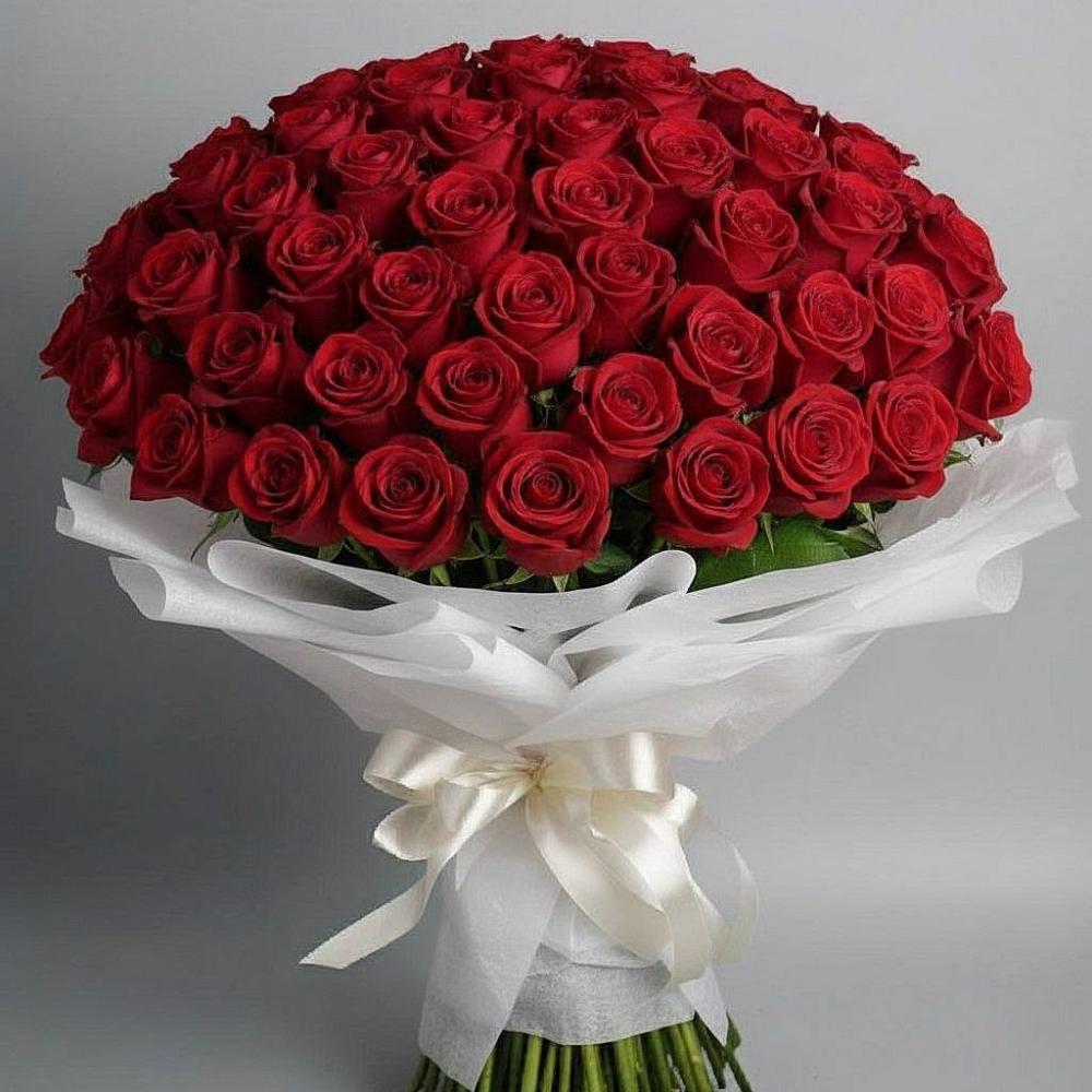 Букет 101 Красная роза Блэк Мэджик в Онеге