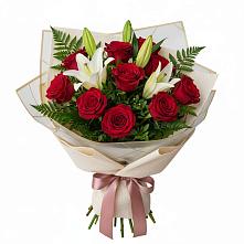 Букет цветов из:  Лилии и Розы в Онеге