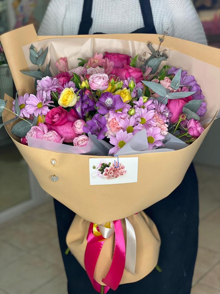 Букет цветов из: Хризантемы, Гвоздики и Альстромерии в Онеге