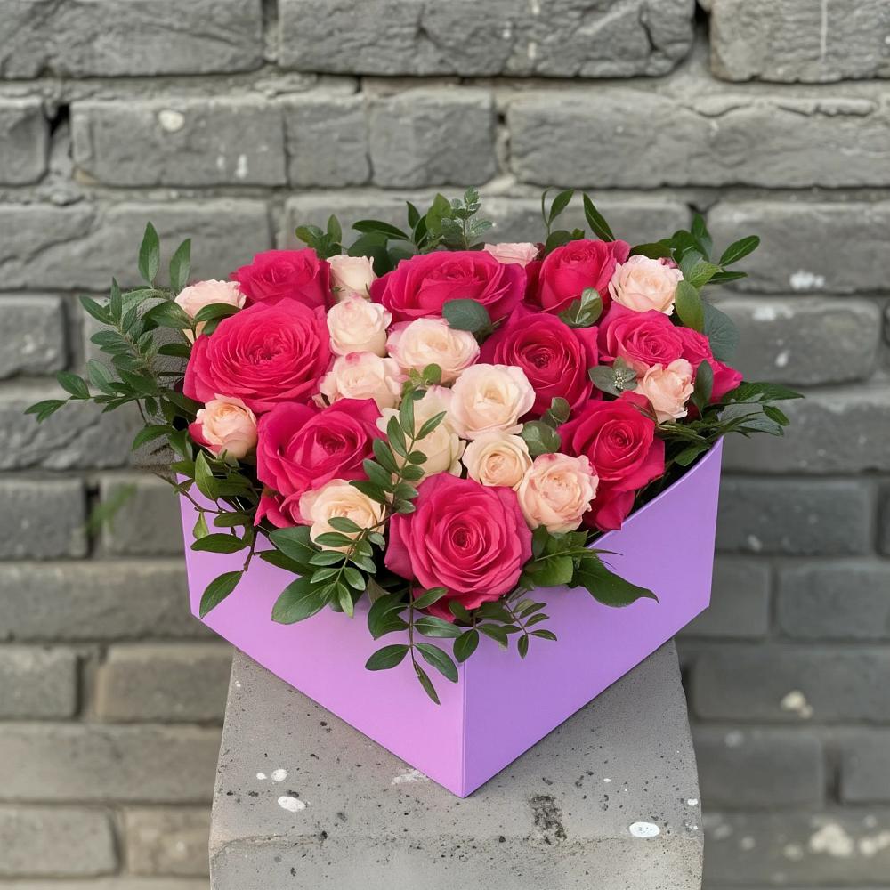 Цветочная композиция из Розы в коробке в Онеге