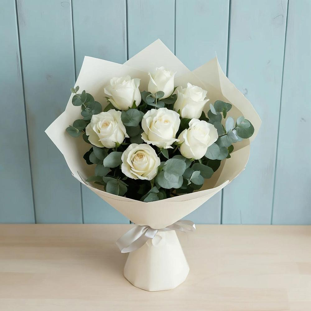 Букет Белые розы в Эвкалипте в Онеге