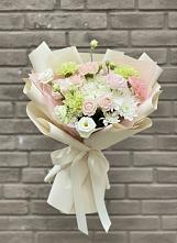 Букет цветов из:  Гвоздики, Розы, Лизиантусы и Хризантемы #REPLACE_PRED# Онеге