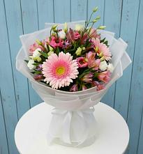 Букет цветов из:  Герберы, Альстромерии и Лизиантусы в Онеге