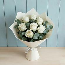 Букет Белые розы в Эвкалипте в Онеге