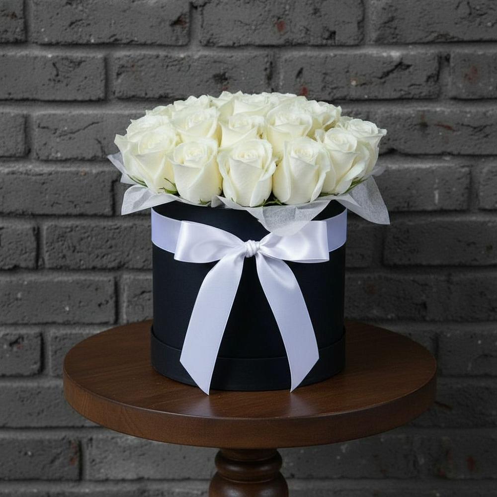 Цветочная композиция из Розы в шляпной коробке в Онеге