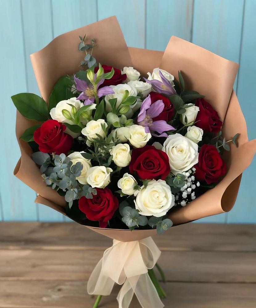 Букет цветов из: Розы и Альстромерии в Онеге