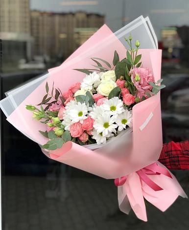 Букет цветов из: Розы, Лизиантусы и Хризантемы в Онеге