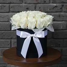 Цветочная композиция из Розы в шляпной коробке в Онеге