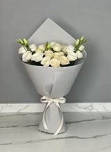 Букет цветов из:  Розы и Лизиантусы в Онеге